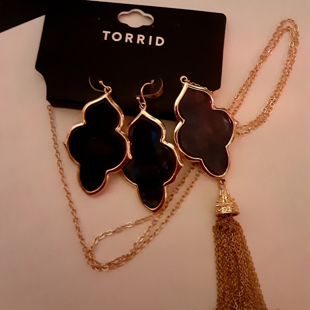 New Torrid Earring Set